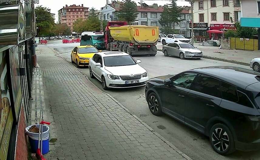 Konya’da 10 kişinin yaralandığı dolmuş kazasının görüntüleri ortaya çıktı 2
